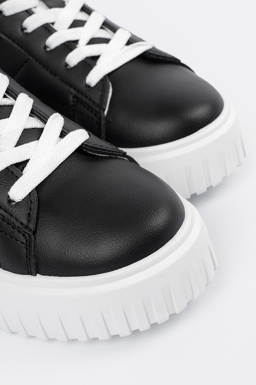 Sapatos esportivos femininos pretos...