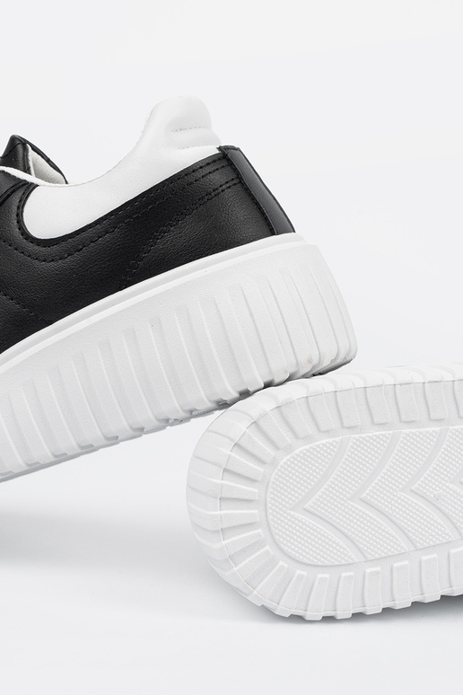 Sapatos esportivos femininos pretos...