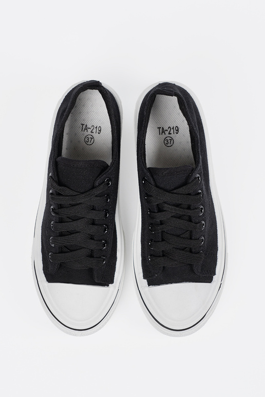 Sapatos femininos pretos com sola branca