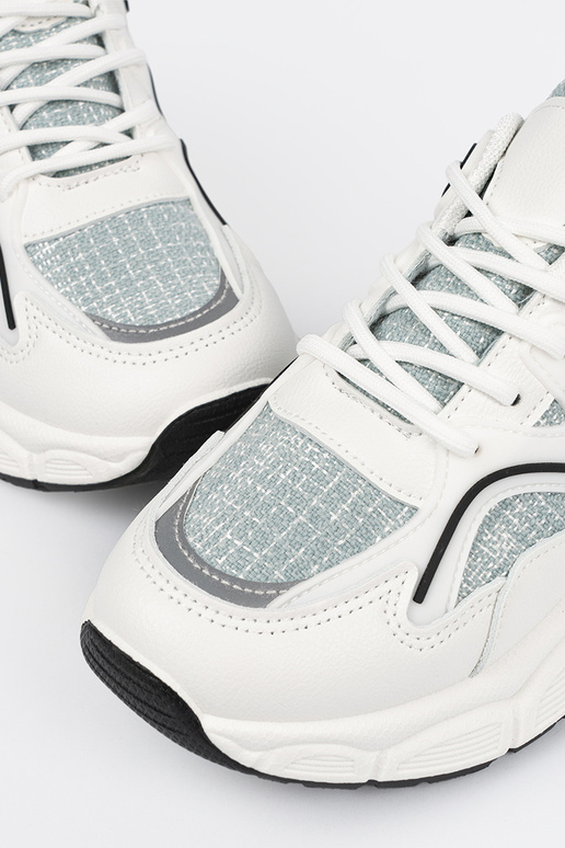 Tênis femininos brancos e verdes... Tênis femininos brancos e verdes...