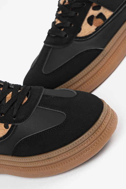 Feminino cor preta À modalo de tênis... Feminino cor preta À modalo de tênis...