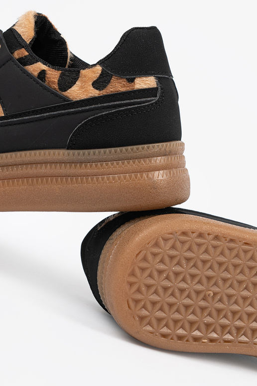 Feminino cor preta À modalo de tênis... Feminino cor preta À modalo de tênis...