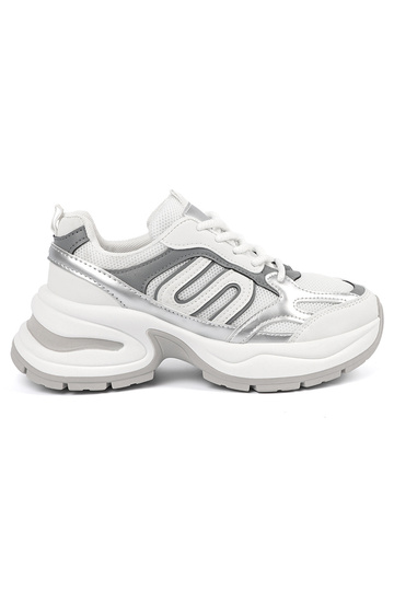 Tênis femininos brancos...