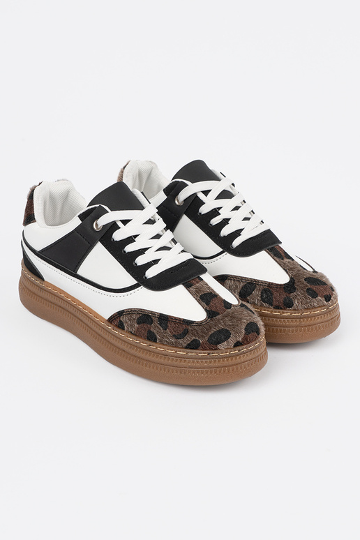 Tênis pretos e brancos estilo...