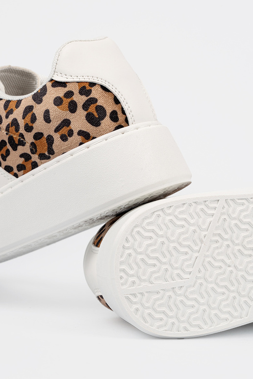 cor branca À modalo de tênis z... cor branca À modalo de tênis z...