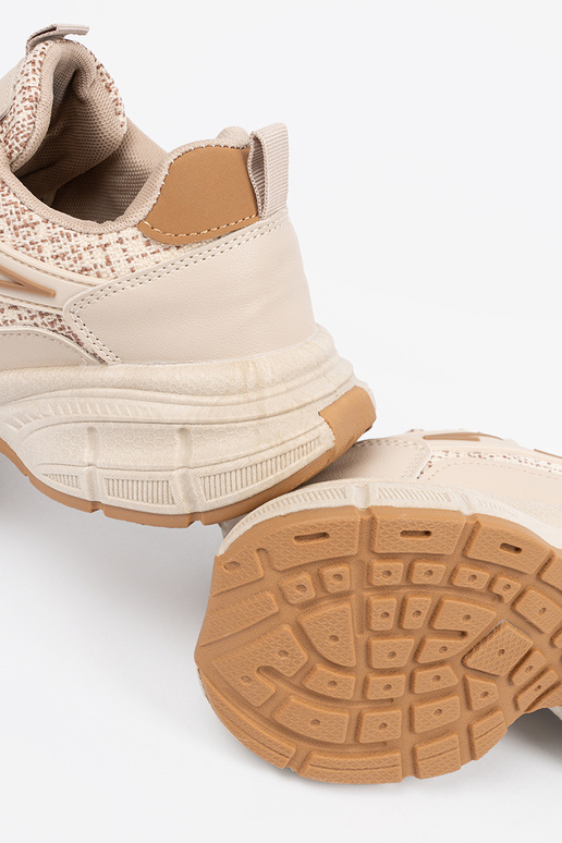 À modalo de tênis brilhantementebege... À modalo de tênis brilhantementebege...