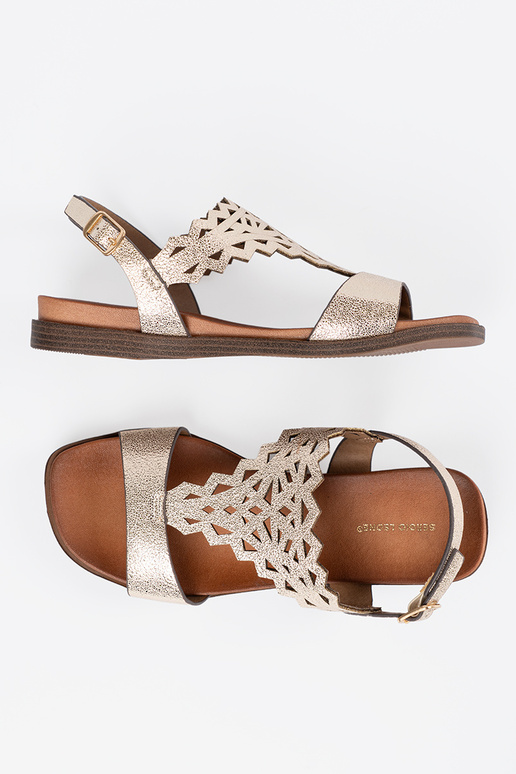 Sandálias em cor marfim em plataforma...