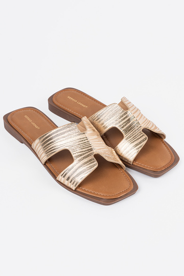 Chinelos dourados com ponta... 2