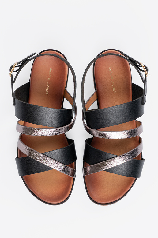 Sandálias douradas de salto baixo Sandálias douradas de salto baixo