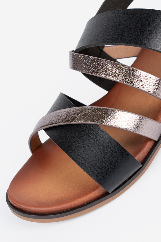 Sandálias douradas de salto baixo Sandálias douradas de salto baixo