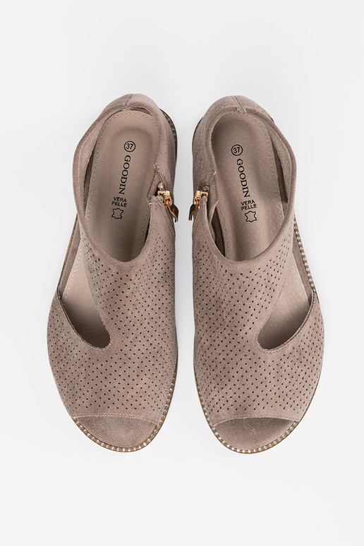 Sandálias lisas vazadas na cor areia