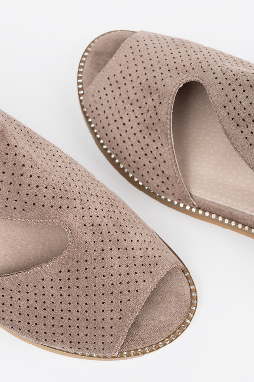 Sandálias lisas vazadas na cor areia