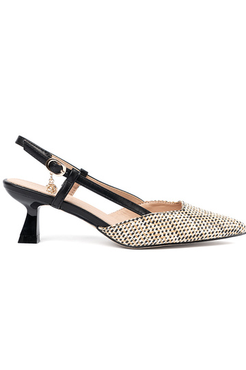 Sapatos de salto alto...