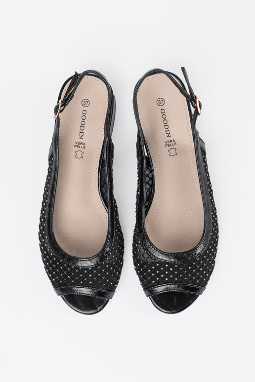 Sandálias com rede decorativa na cor...