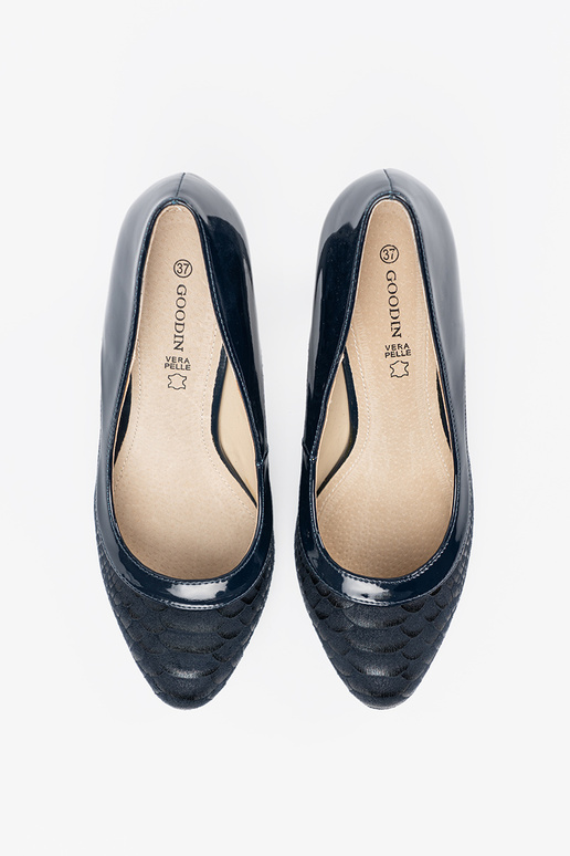 Sapatos de salto alto pretos e...