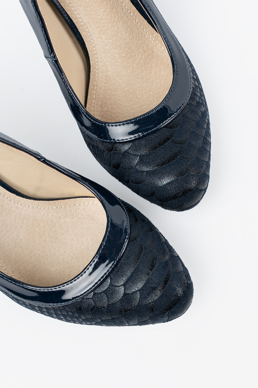 Sapatos de salto alto pretos e...