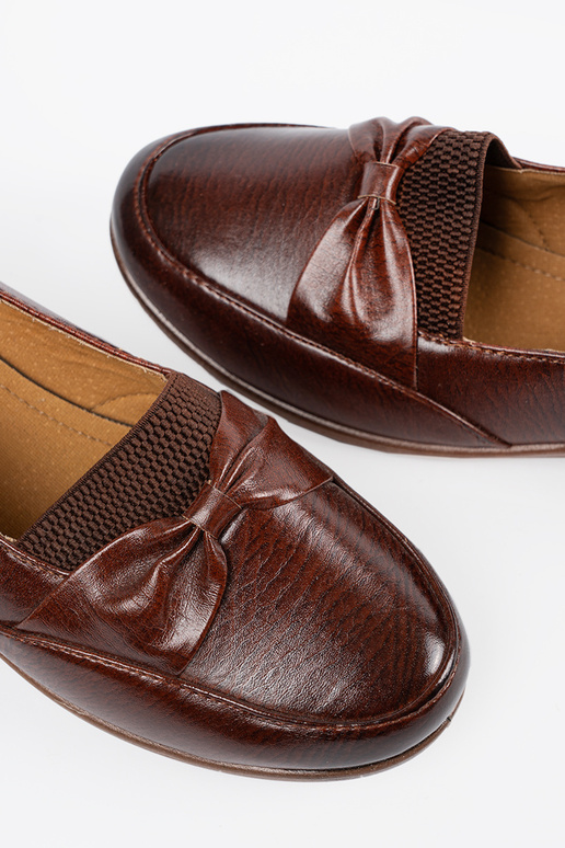 Muletons marrons com fecho e laço