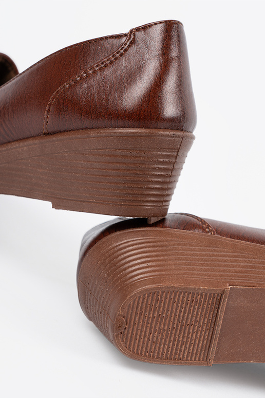 Muletons clássicos marrons com fecho