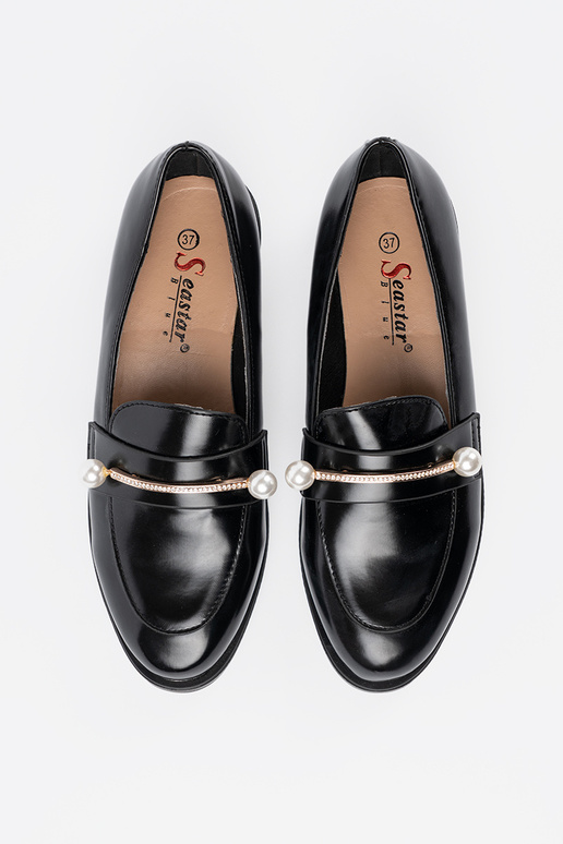 Mocassim preto envernizado com pérolas Mocassim preto envernizado com pérolas