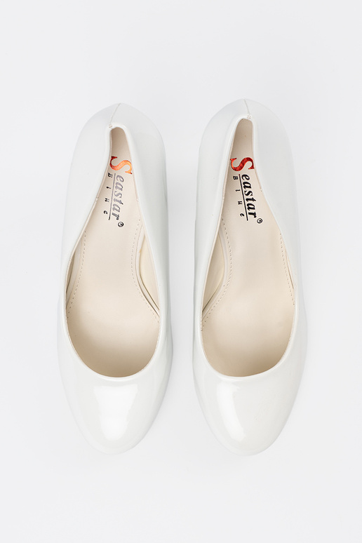 Salto alto branco envernizado