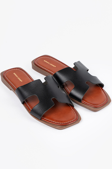 Chinelo preto com bico... 2