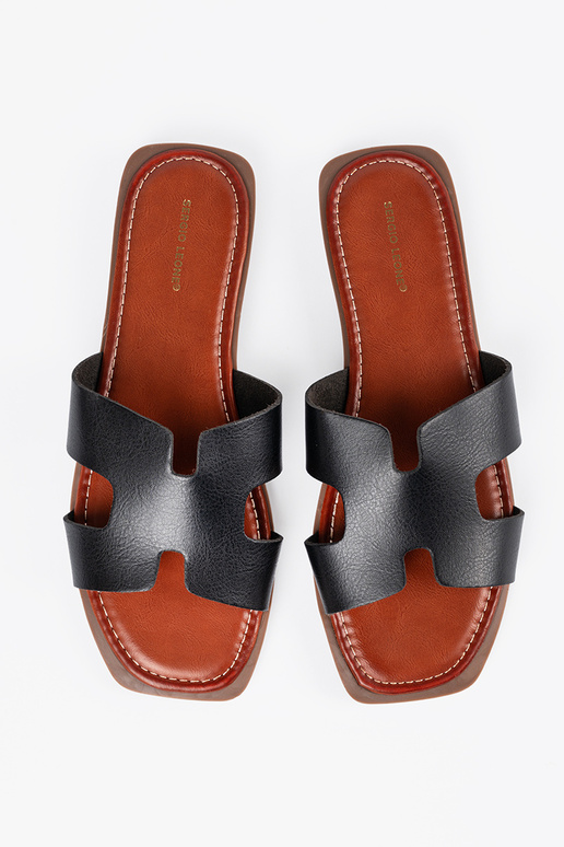 Chinelo preto com bico quadrado