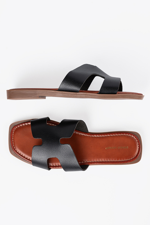 Chinelo preto com bico quadrado