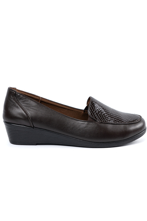 Sapatos cor de marrom com plataforma