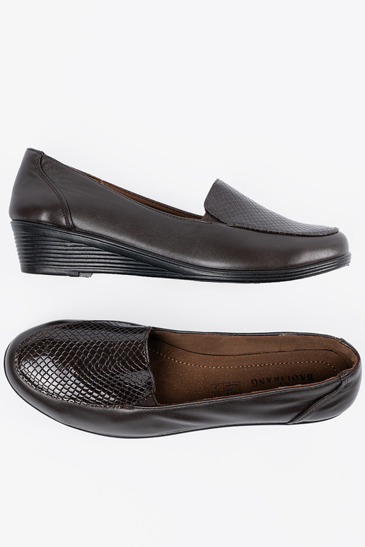 Sapatos cor de marrom com plataforma