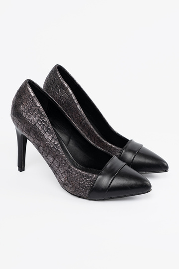 Sapatos pretos com estampa... 2