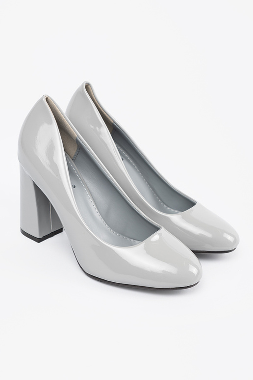 Sapatos de salto envernizados cinzas Sapatos de salto envernizados cinzas