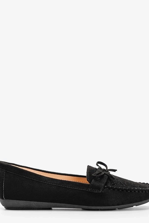 Mocassins pretos com padrão recortado... Mocassins pretos com padrão recortado...