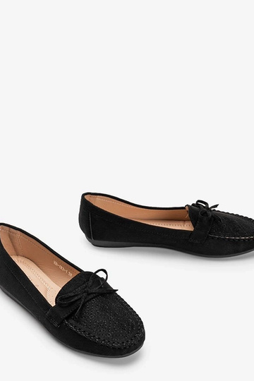Mocassins pretos com padrão recortado Maura 2