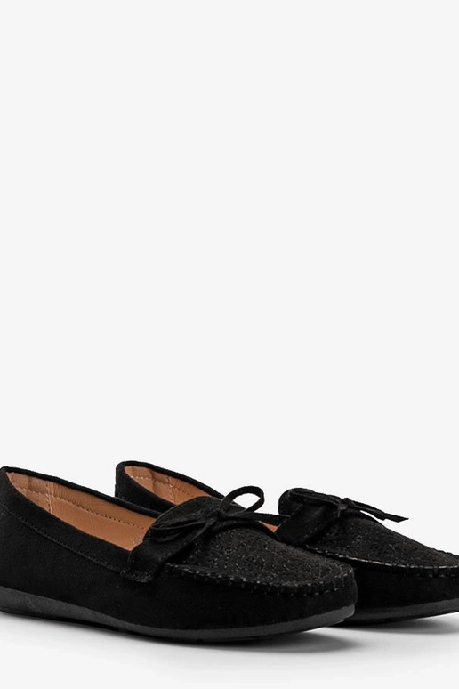 Mocassins pretos com padrão recortado... Mocassins pretos com padrão recortado...