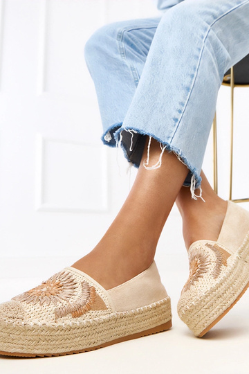 Sapatos rosa de salto com... 2