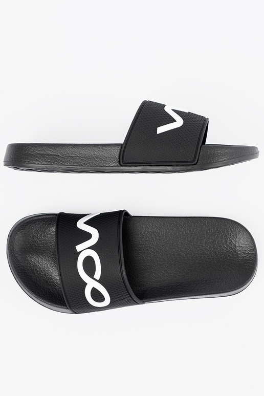 cor preta Chinelos com uma nota