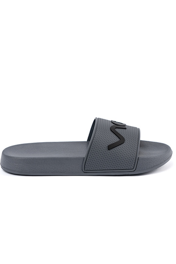 cor cinza Chinelos com uma nota 2