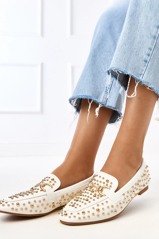 Mocassins brancos decorados com...