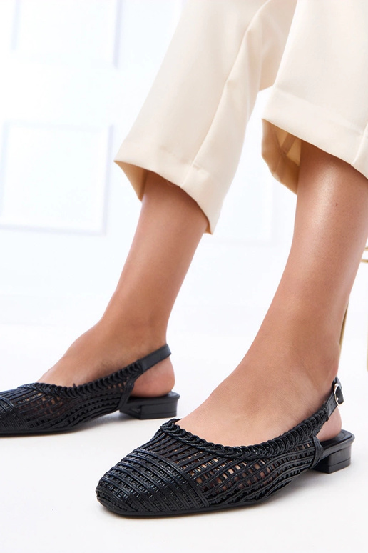 Bailarinas pretas com recorte aberto Eve