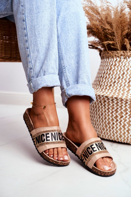 Chinelos com ilhós brilhantes cor bege Be Nice