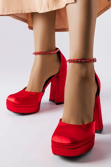 Sapatos de salto alto...