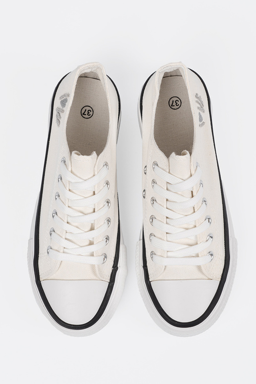 sapatos casuais cor branca com uma nota Love sapatos casuais cor branca com uma nota Love