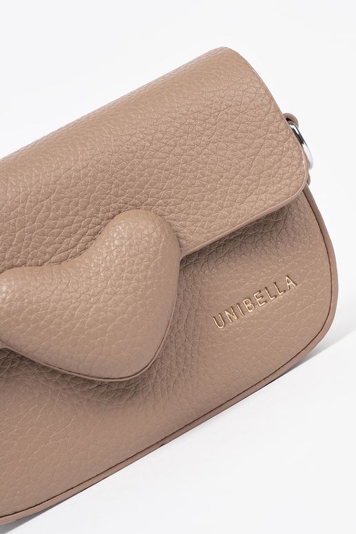 Carteiro com corações bege