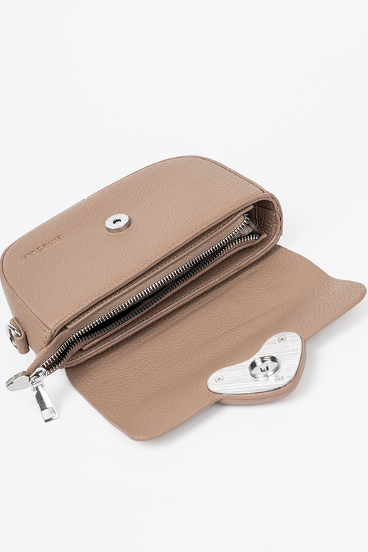 Carteiro com corações bege