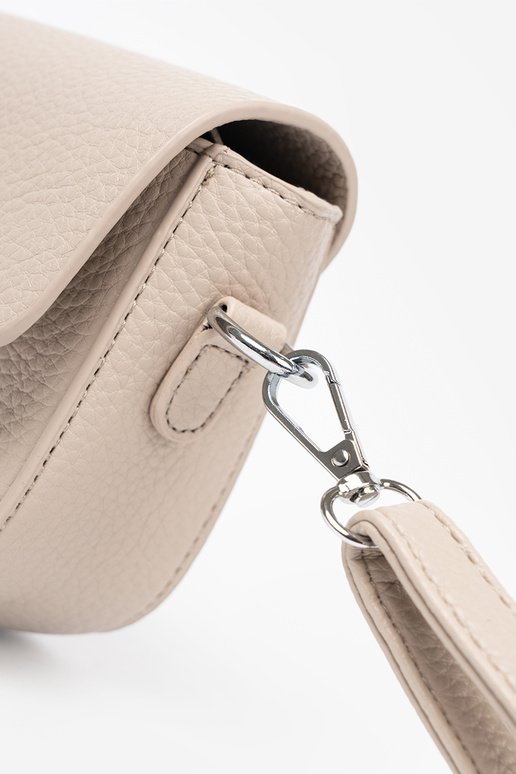 Bolsa feminina pequena z ozdobnym coraçãom