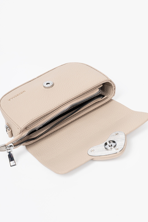 Bolsa feminina pequena z ozdobnym coraçãom