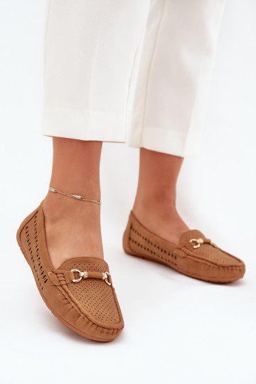 Mocassins femininos com elementos vazados e ornamentos na cor marrom Kaydance 2