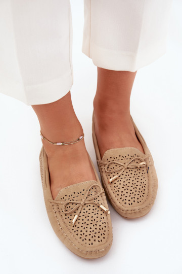 Mocassins femininos com elementos vazados e cadarços na cor caqui Mirisa