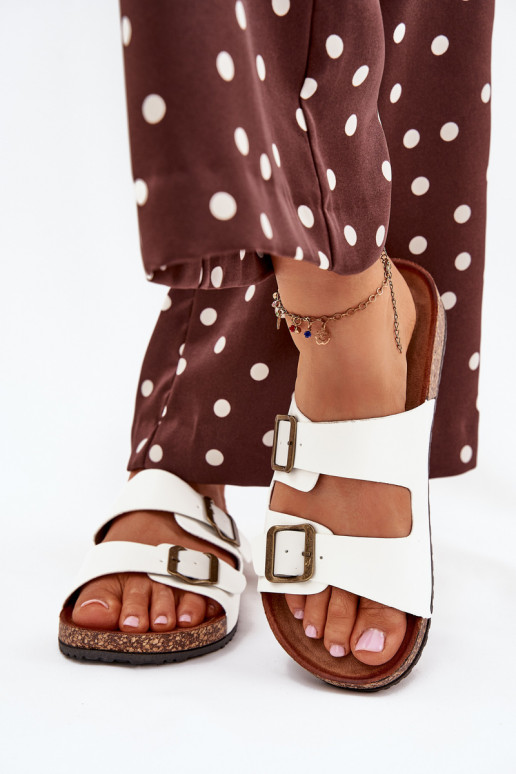 Feminino Chinelos com uma plataforma com fivelas cor branca Vesina Feminino Chinelos com uma plataforma com fivelas cor branca Vesina