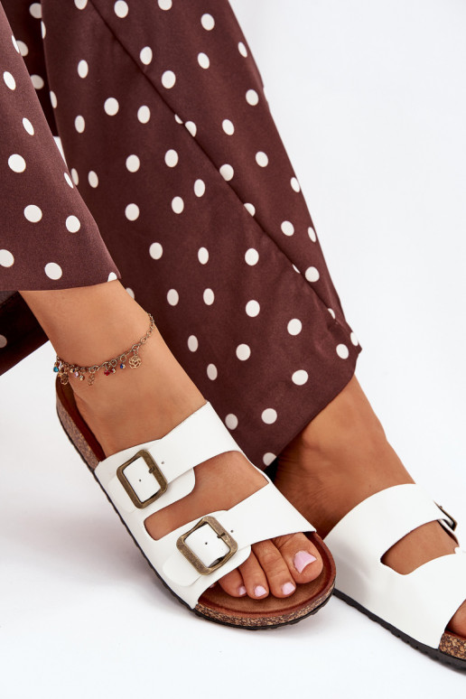 Feminino Chinelos com uma plataforma com fivelas cor branca Vesina Feminino Chinelos com uma plataforma com fivelas cor branca Vesina